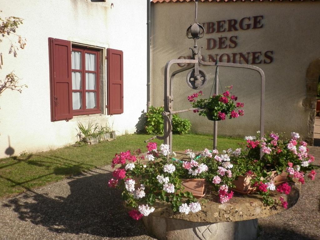 Auberge Des Chanoines Aigueperse  Exterior foto